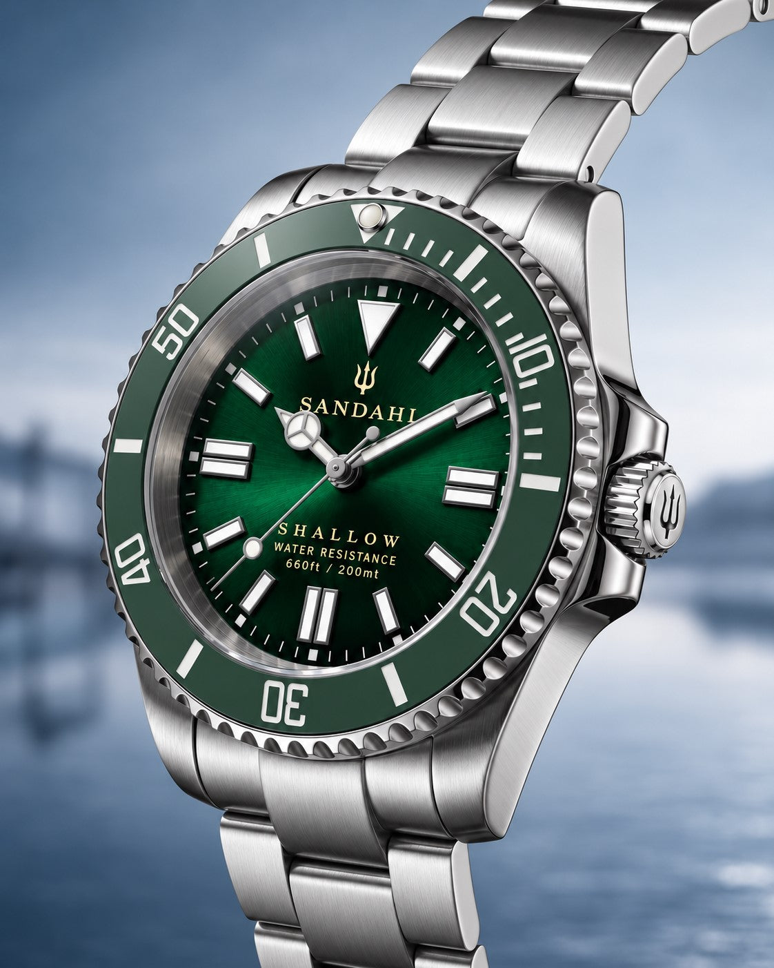 SANDAHL SHALLOW Archipelago Green watch with stainless steel bracelet in a three-quarter view
