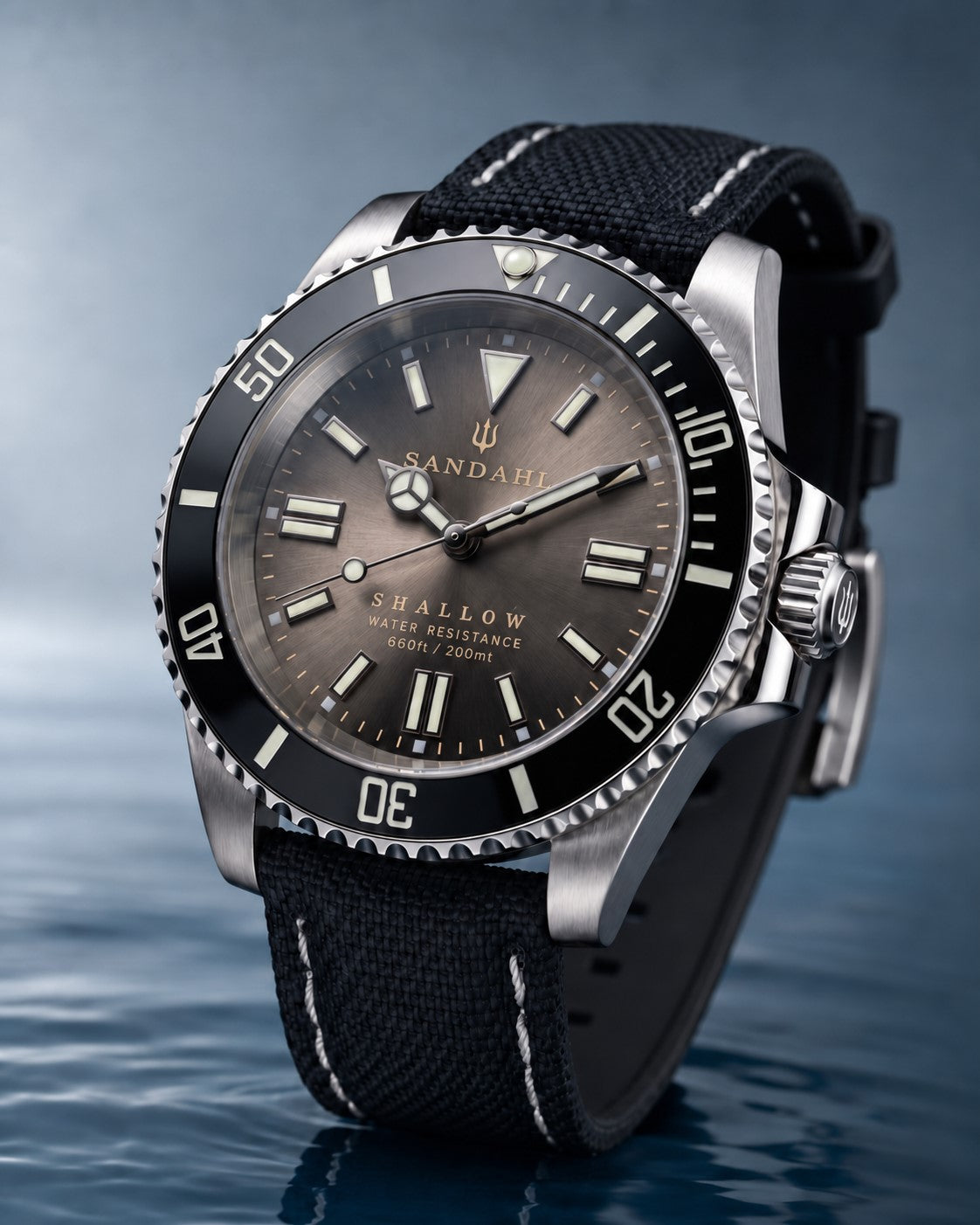 SANDAHL SHALLOW Granite Grey with a black stitched fabric strap, shown at an angle.