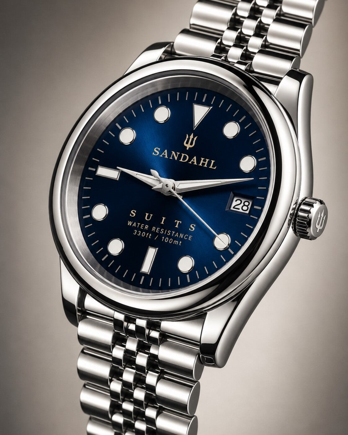 SANDAHL SUITS with midnight blue sunburst dial, polished watch case and Jubilee bracelet, photographed in a 45 degree angle.
