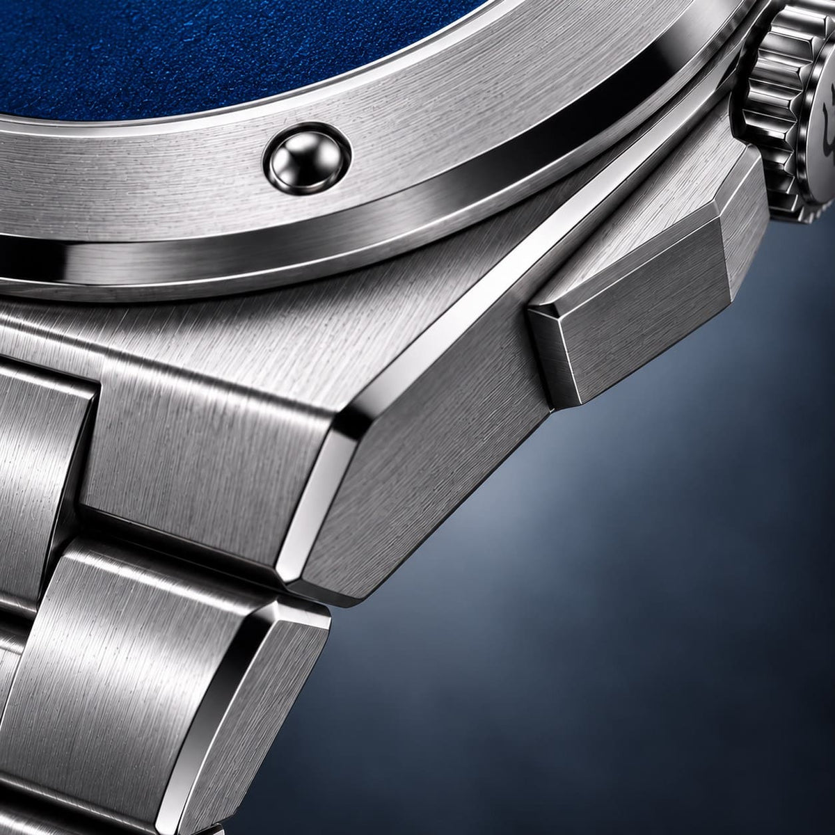 Macro view of the SANDAHL ACHROMATIC Cobalt steel case and bracelet beside the blue dial.
