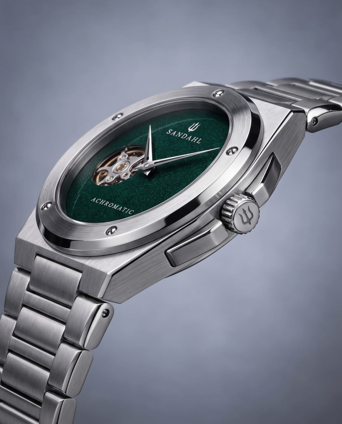 Angled view of the SANDAHL ACHROMATIC Petrol, showing its green dial, steel case, crown and steel bracelet.