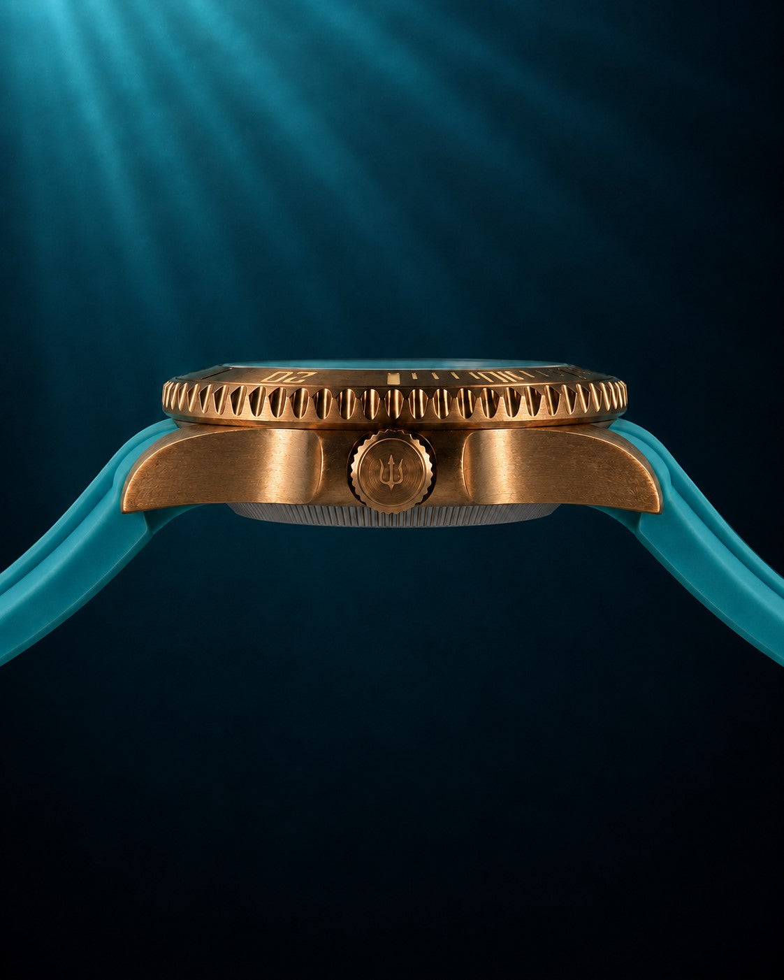Side profile of SANDAHL AEREUS Glacial Aqua, showing the bronze case, engraved dive bezel and trident crown.