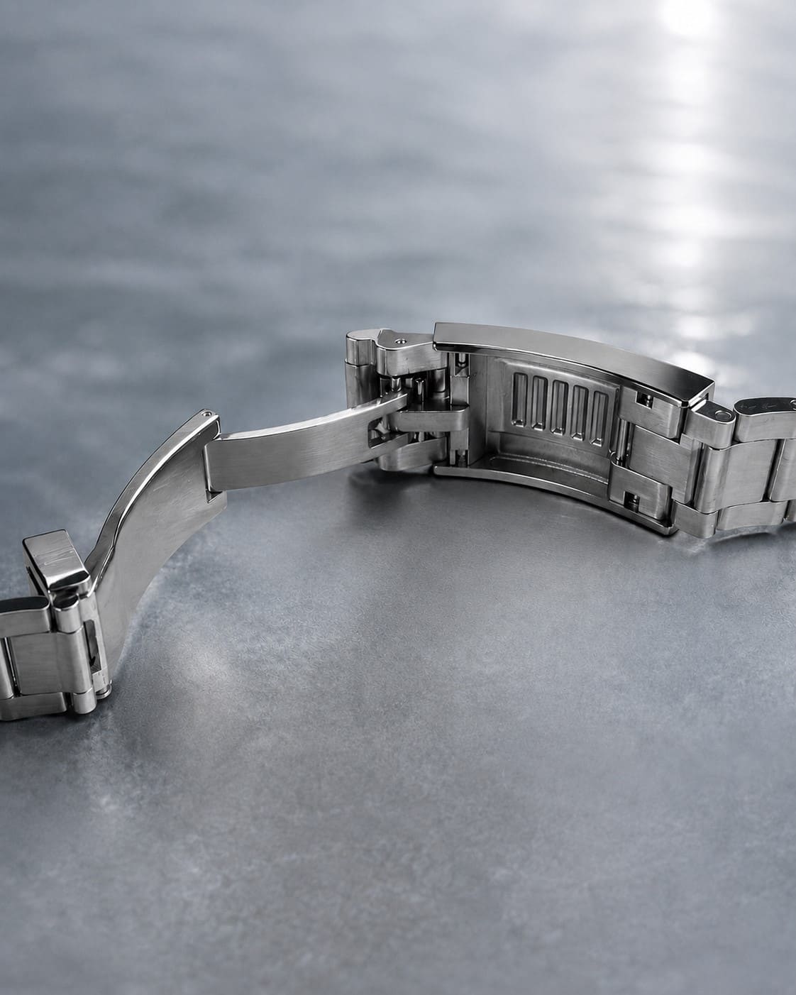 SANDAHL SHALLOW stainless steel bracelet with the folding clasp open.