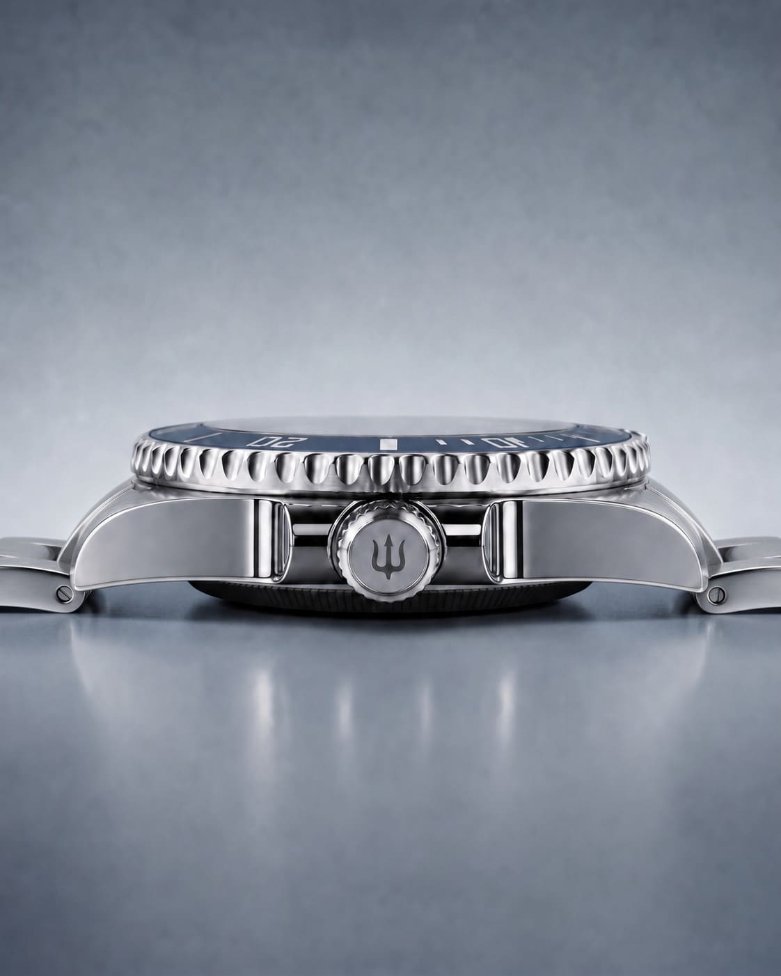 Side profile of SANDAHL SHALLOW Kattegatt Blue, showing the steel case, trident crown and stainless steel bracelet.