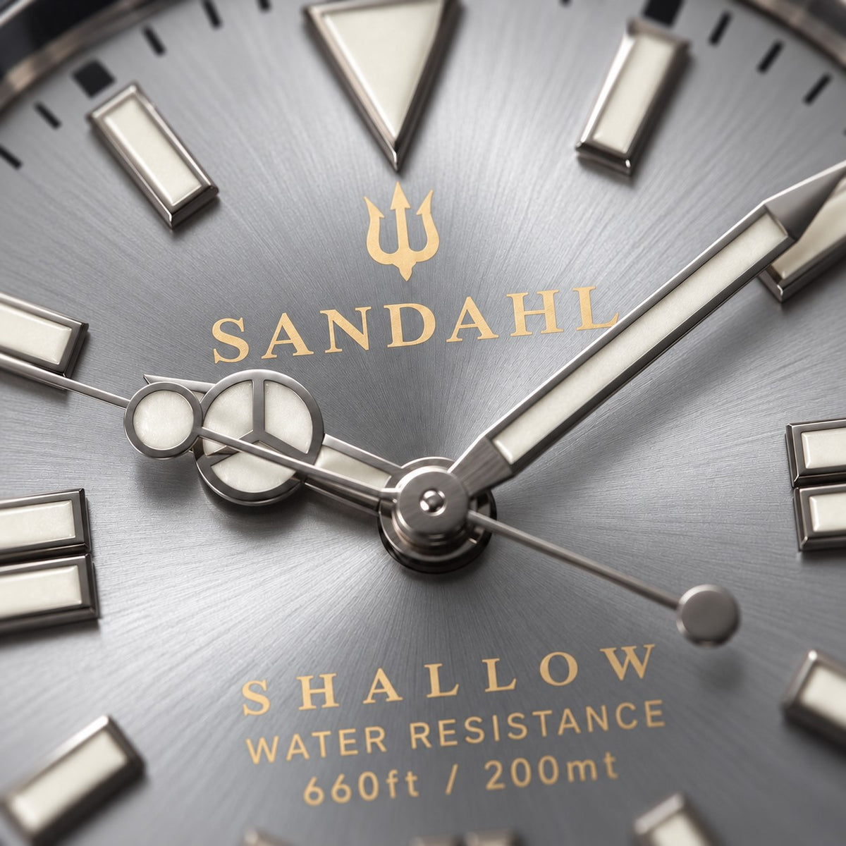 Macro detail of the silver dial on the SANDAHL SHALLOW Sea Mist Silver, featuring LumiSand hour markers and hands.