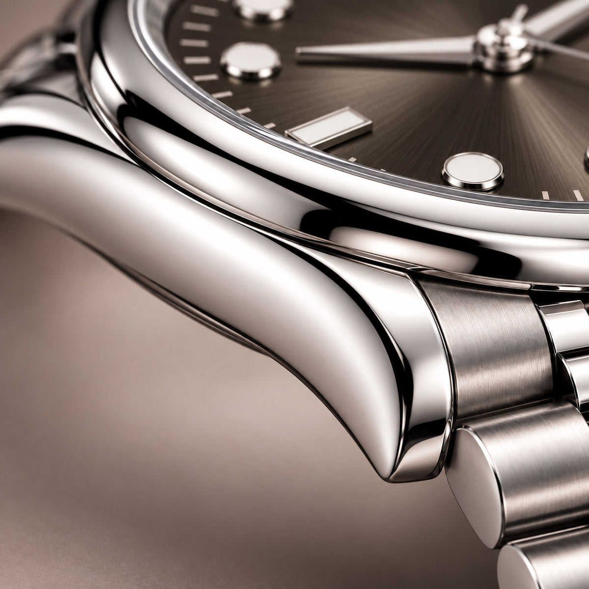 Extreme close-up of the SANDAHL SUITS Savile Taupe’s polished stainless steel case, highlighting its curved bezel and sculpted lug.